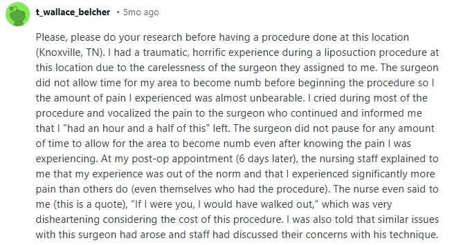 Comentario de Reddit de un paciente que describe una experiencia dolorosa con una liposucción en una sede de Sono Bello en Knoxville, Tennessee, y atribuye el problema a la negligencia del cirujano.